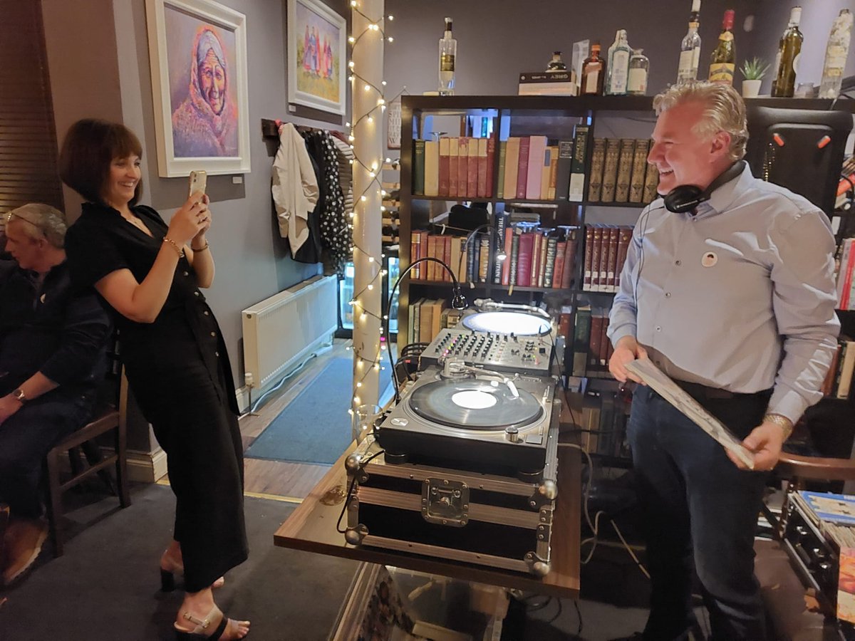 Many thanks to those who played #Vinyl in <a href="/ArmoricaRest/">ArmoricaGalway</a> on Saturday last in #oranmore. Cheers to the regulars for their tunes &amp; thanks too, to <a href="/CorkCathal/">Cathal Lynch</a> &amp; Rory for making their Unboxed debut!! Looking forward to the next which will happen June 17th in the same lovely venue!!