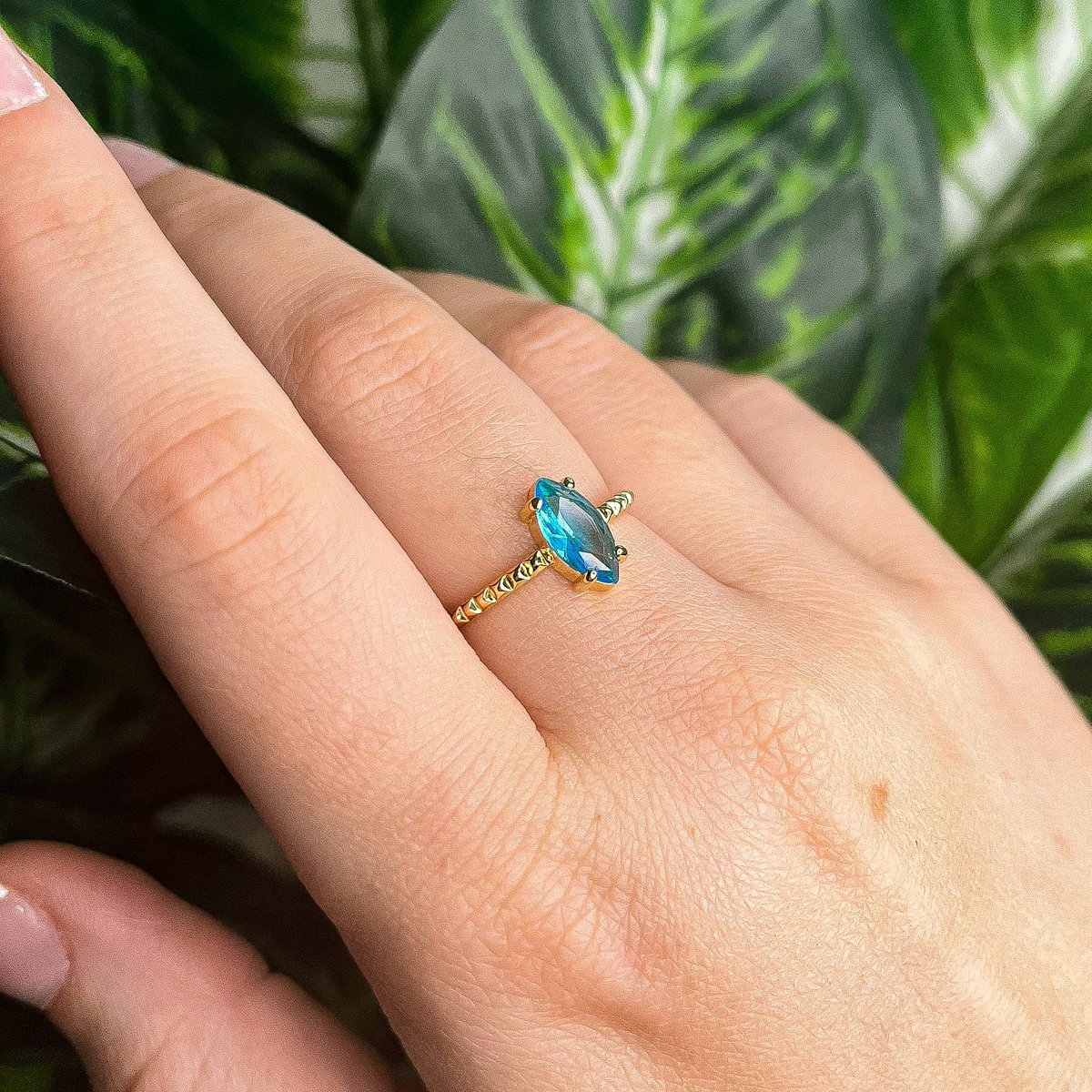 the amphitrite ring 🤍