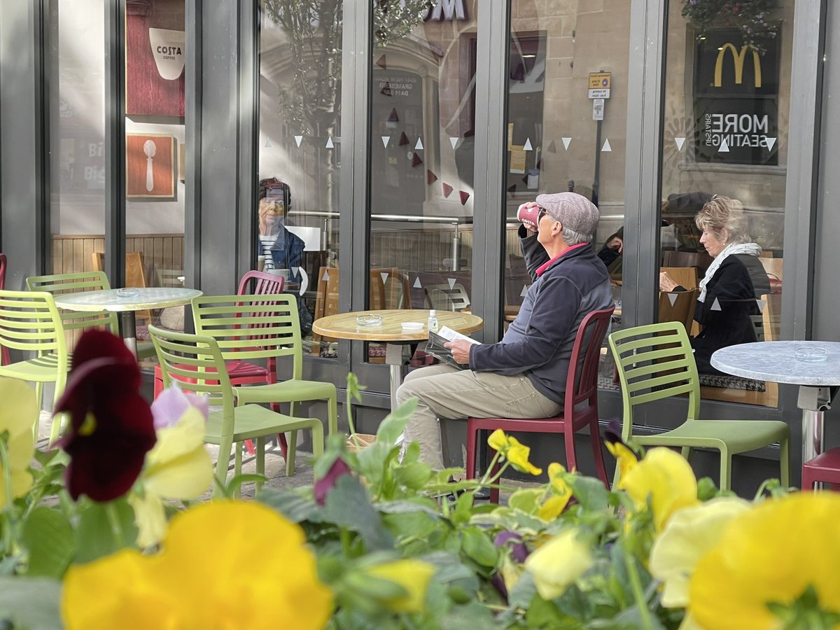 Sun's Out - perfect for al-fresco lunch in town, bus free pedestrian areas #shoplocal #gravesend #springsunshine