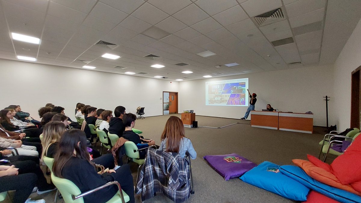 Anadolu Lisesi 11. Sınıf öğrencilerimiz ile Üniversite tanıtım gezileri kapsamında Koç Üniversitesi'ni ziyaret ettik. 
Bizleri ağırlayan Koç Üniversitesi'ne teşekkür ederiz. 
<a href="/mturanoznacar/">Mehmet Turan ÖZNACAR</a> <a href="/dincercitak/">Dinçer Çıtak</a> <a href="/kader_ulass/">Kader Ulaş</a> <a href="/neriman_derya/">Neriman Derya</a> <a href="/kocuniversity/">Koç Üniversitesi</a>