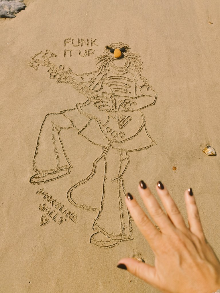 Funk It Up 🎶#FloydPepper #Bass #sgtfloydpepper #ElectricMayhem #themuppets #JerryNelson #Band  @DisneyPlus #mattvogel #Rockandroll
💛 #Morein2023 #Covid2022 #Lockdown2021 #morale #VitaminSea 🌊🌊🌊 #DuneToons #Lockdown2020 #comics #cartoons ✍️ #SandBanksy #shorelinesally No.1871