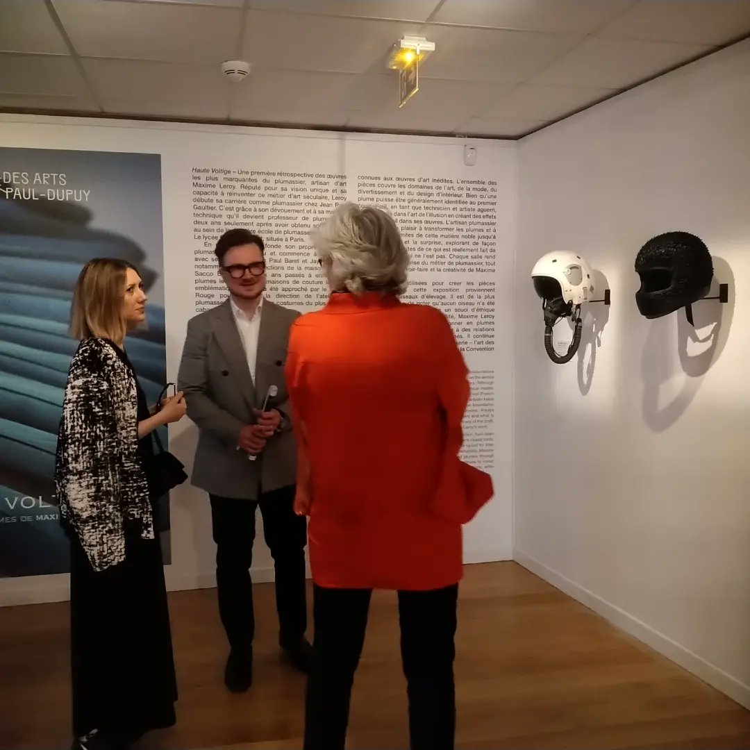 😎 Visite de presse @museedupuy pour l'exposition #HauteVoltige Œuvres en plumes de Maxime Leroy en présence de l'artiste, et Paul Barret et Jayma Sacco, et de @pierreesplugas @Toulouse #toulouse #expo2023 du 24/05 au 12/11 #plumasserie #plumassier #HauteCouture