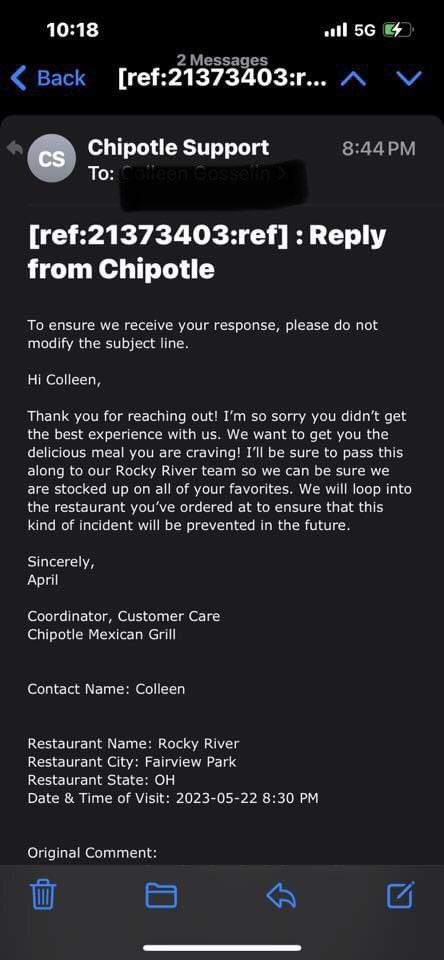 Ft216Italian's tweet photo. @ChipotleTweets This is your response when contacted.  I get that you “might” be out of lettuce, but you were also out of chips, shells, fajitas, and veggies.   This was posted on another platform and others commented on this exact employee as well. https://t.co/tVhYTtO9ON