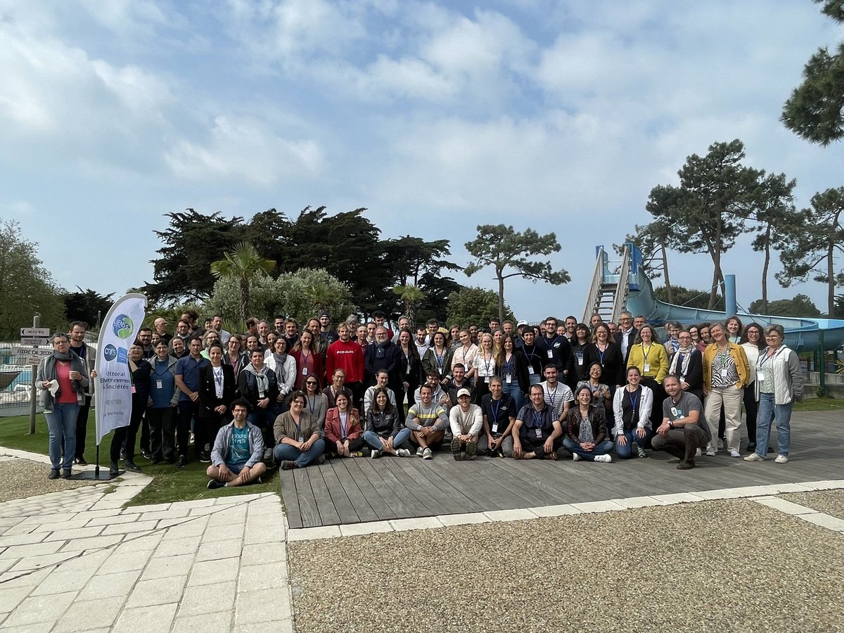 LIENSsCNRSULR's tweet photo. 🎂#15ans du @LIENSsCNRSULR @CNRSAquitaine @UnivLaRochelle laboratoire dédié aux recherches interdisciplinaires et disciplinaires sur le #Littoral 🌊🐙🦀🪸#biodiversité #geophysique #histoire #geographie #droit #biotech #environnement #climatChange https://t.co/9uB6jfDkEU