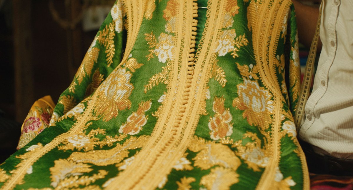 🧶𝐒𝐓𝐎𝐑𝐘🧶

モロッコの海沿いの街サレ。カフタンの仕立て屋を営むミナとハリムの夫婦。そこにユーセフという若い職人が現れ、3人は青いカフタン作りを通じて絆を深めていくが、夫のハリムには妻に言えない“ある秘密”があった...

𝟔.𝟏𝟔公開
#青いカフタンの仕立て屋 🪡
longride.jp/bluecaftan/