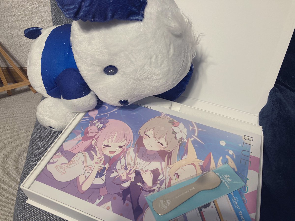 聖園ミカ(ブルアカ) 「おお……これは……!!(やっと届いた)」|🐳しぐきち🐳のイラスト