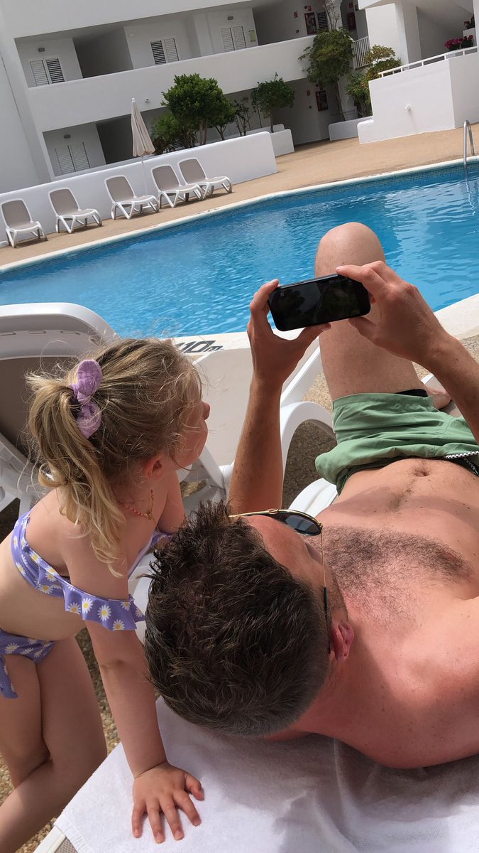 Giro d’Italia kijken met mijn dochter aan het zwembad op Ibiza😎 #mijngiro