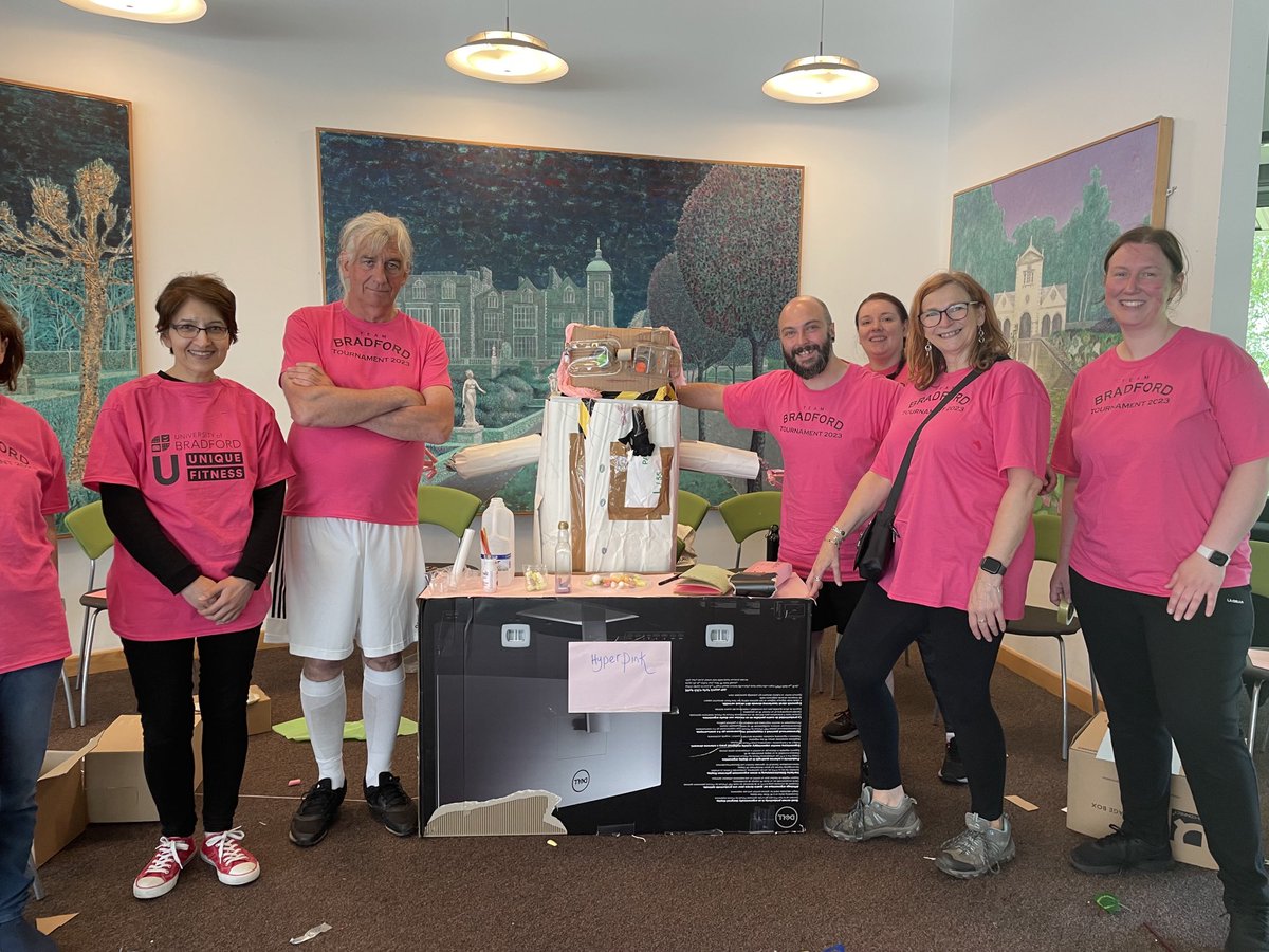 DoctorAnneG's tweet photo. Team hyperpink’s mascot- #wearescientists ⁦@UoBBio⁩ ⁦@UoBChem⁩ ⁦@UniofBradford⁩ #teambradford https://t.co/GPR6FkfgfI