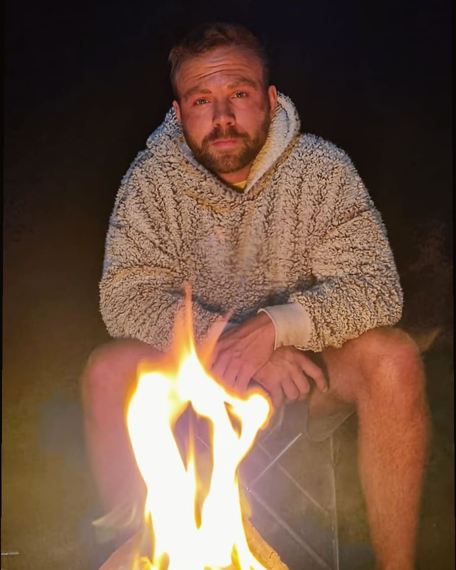 Ethan Bradbury MrBritainX on Twitter "Something about a campfire isn't there 🔥😊 When was the