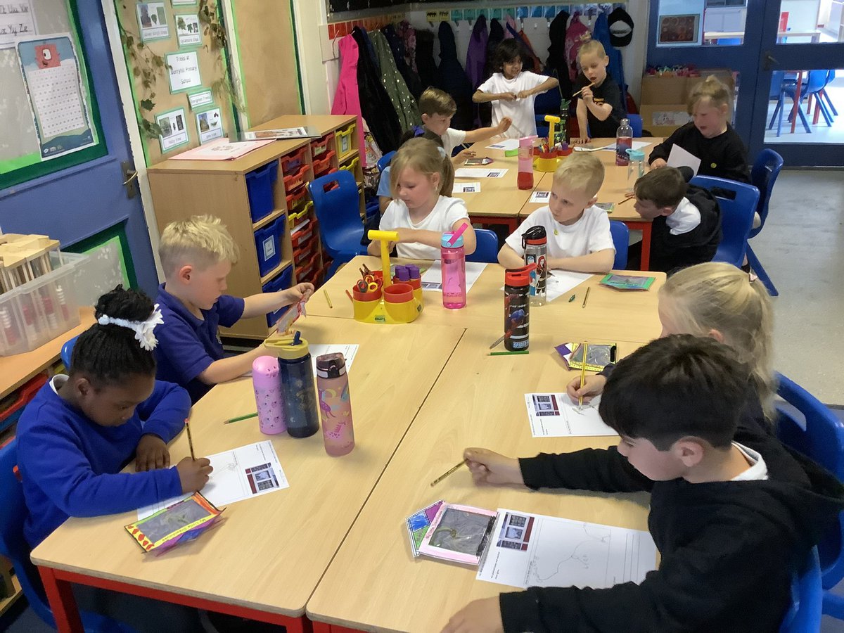 BHPSMansfield's tweet photo. Year oneโs beans have grown really well. They have been labelling the plant parts #1SH https://t.co/WQ27HjKEVb