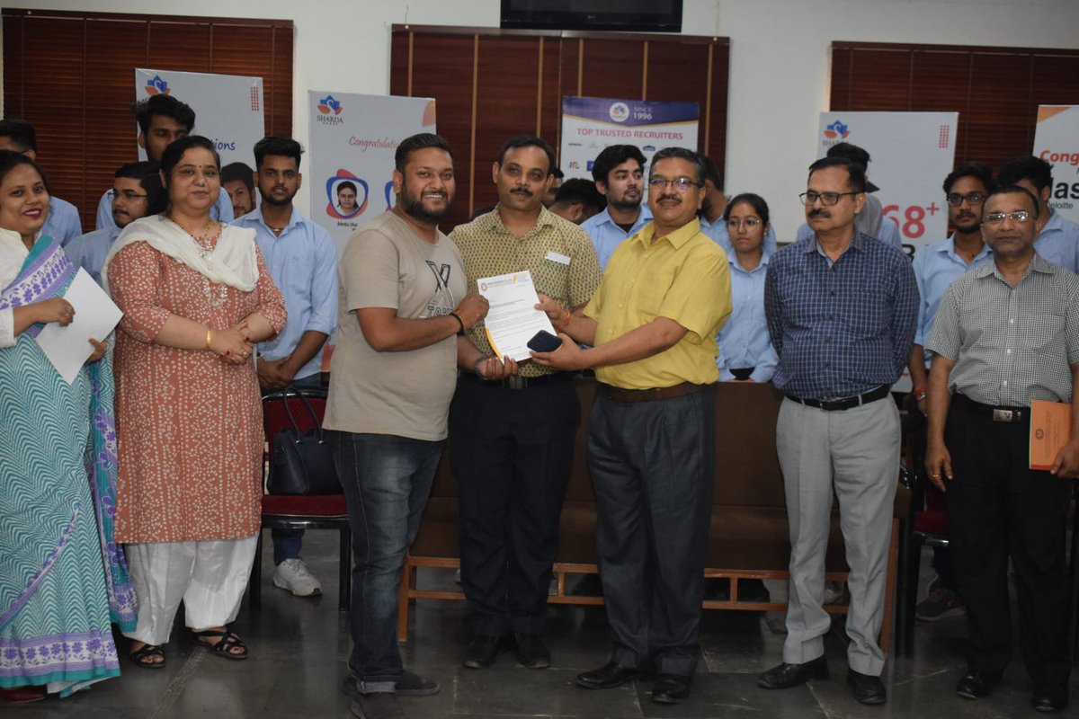 AnandCampus's tweet photo. Felicitation by Training and Placement Department

#AEC #ShardaGroup #AnandCampus #Felicitation #Placement #EngineeringStudents #AnandEngineeringCollege https://t.co/TKMLXrIAAJ