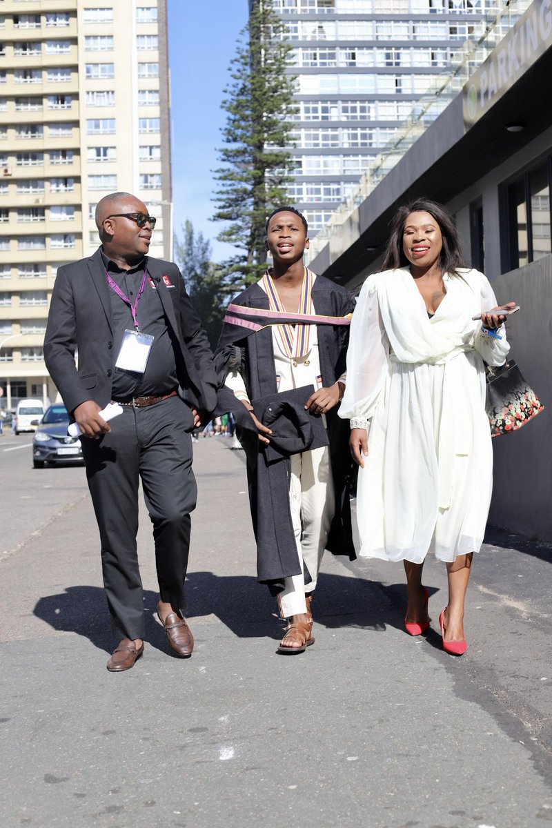 gagasifm's tweet photo. We’ve entred the chat and, @flymotion777 ulibele ekhona to celebrate usuku lwaLilita. 

Step into the Olive Convention Centre, for all things Black Excellence. 👩‍🎓

📍: Olive Convention Centre, Durban CBD 

#GagasiFM
#GelezaNeGagasi https://t.co/Z6jUs2ydCr