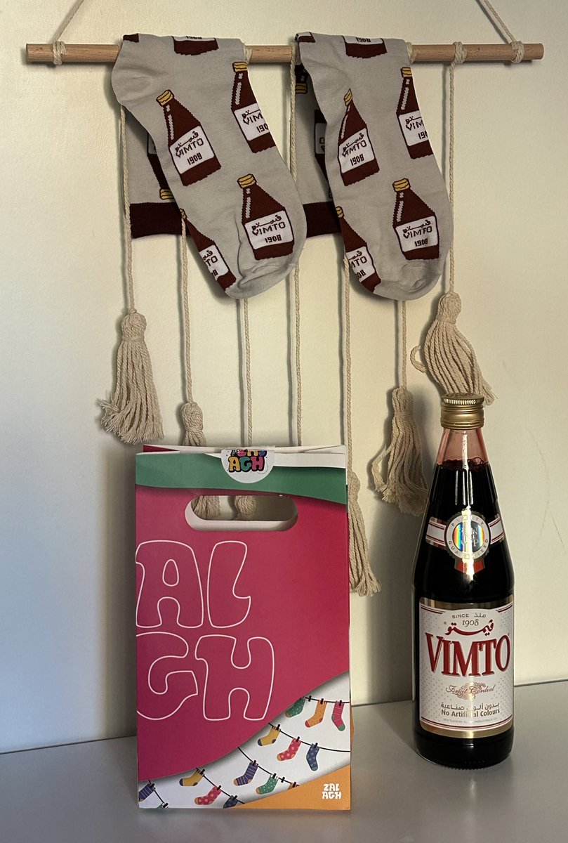 HawraBader's tweet image. •
•
Today’s 🧦 

#Vimto
