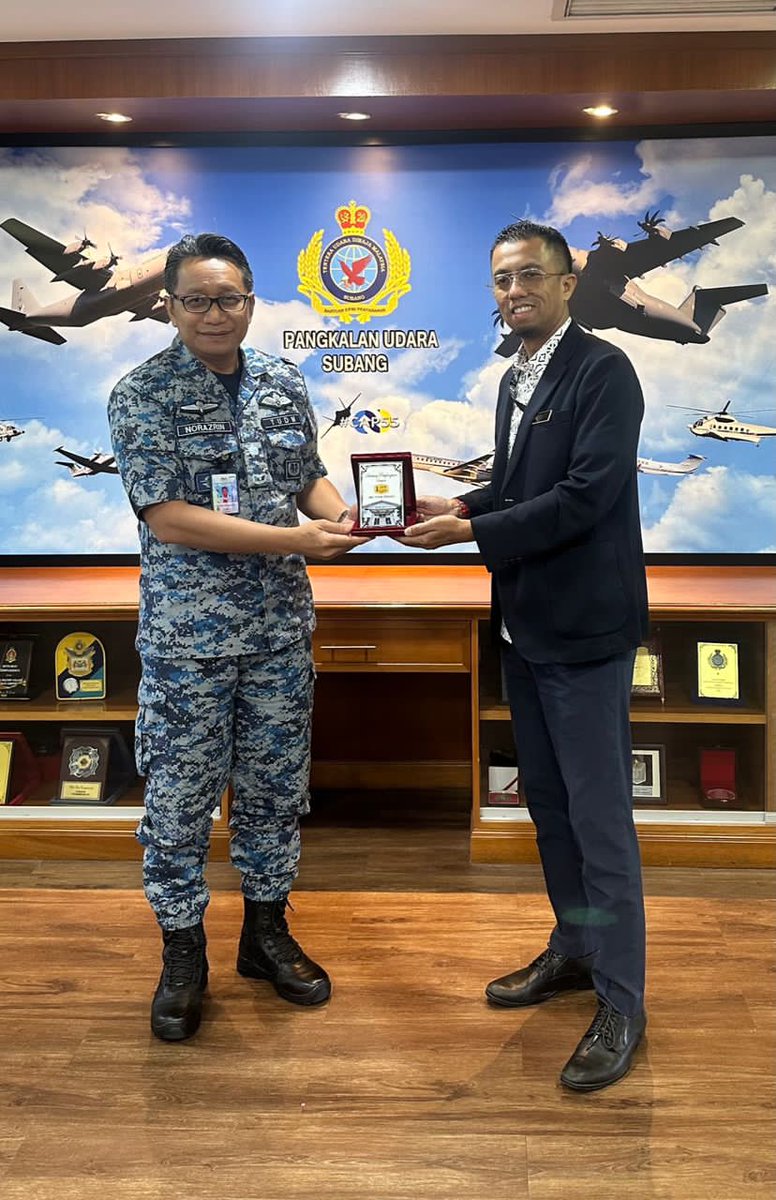 JKR TUDM Subang yang diketuai oleh Ir. MUHAMMAD FADZLI BIN MUHAMMAD SALEH, Jurutera Tempatan Kanan telah mengadakan Kunjungan Mesra bertemu BRIG JEN DR. NORAZRIN BIN SHAMSUDIN TUDM Komander Pangkalan TUDM.

<a href="/csfbjkr/">CSFB JKR</a> <a href="/JKRSelangor/">JKR Selangor</a> <a href="/Ir_faDZli/">faDZli</a>