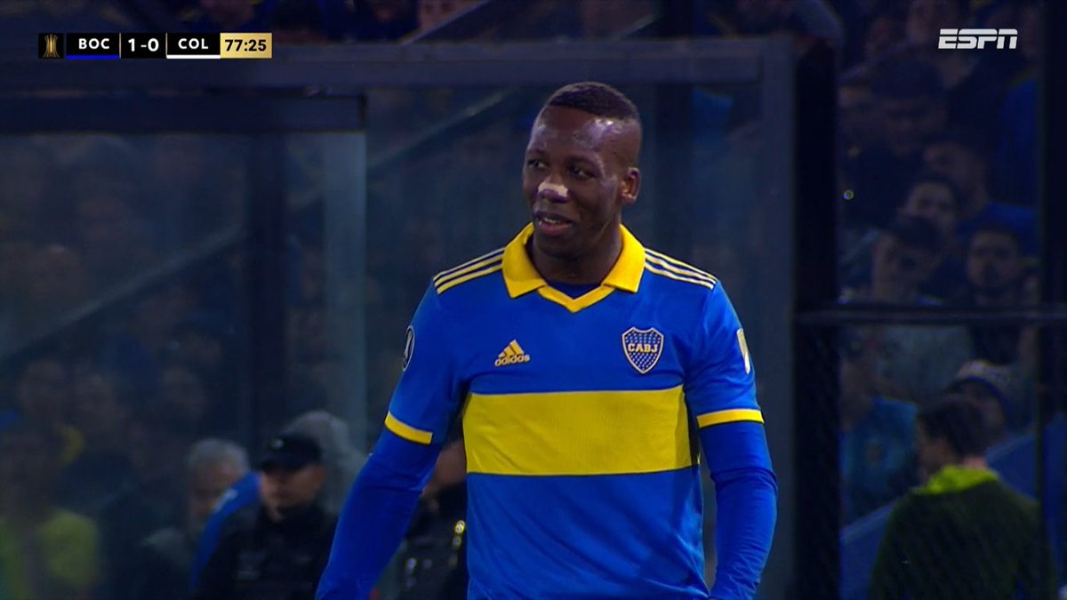 Un aplauso para Luis Advíncula, que aun lesionado y rengueando, recuperó una pelota y sigue peleándola.

AMOR POR EL ESCUDO 💙
