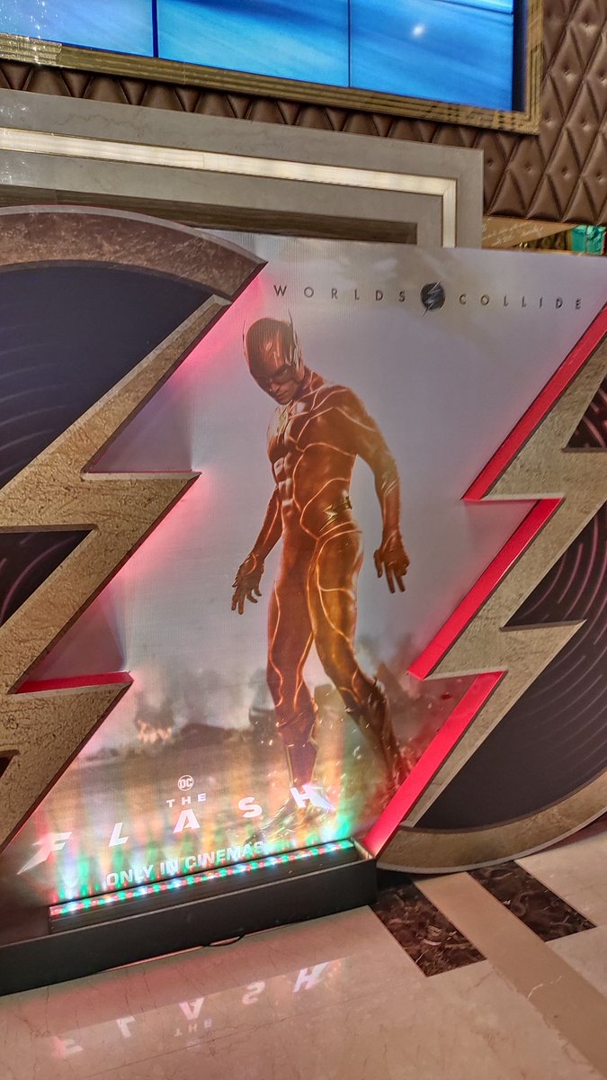iam_shivam0791's tweet photo. It was really a great night. Warner Bros did it again. It has become one of my most favourite superhero movies in the starting 5 minutes. It has everything action, drama, emotions, and the comedy was just best. Thank you @WarnerBrosIndia for #TheFlashFanFirstScreeningsIndia . https://t.co/uSCmCpwg6j
