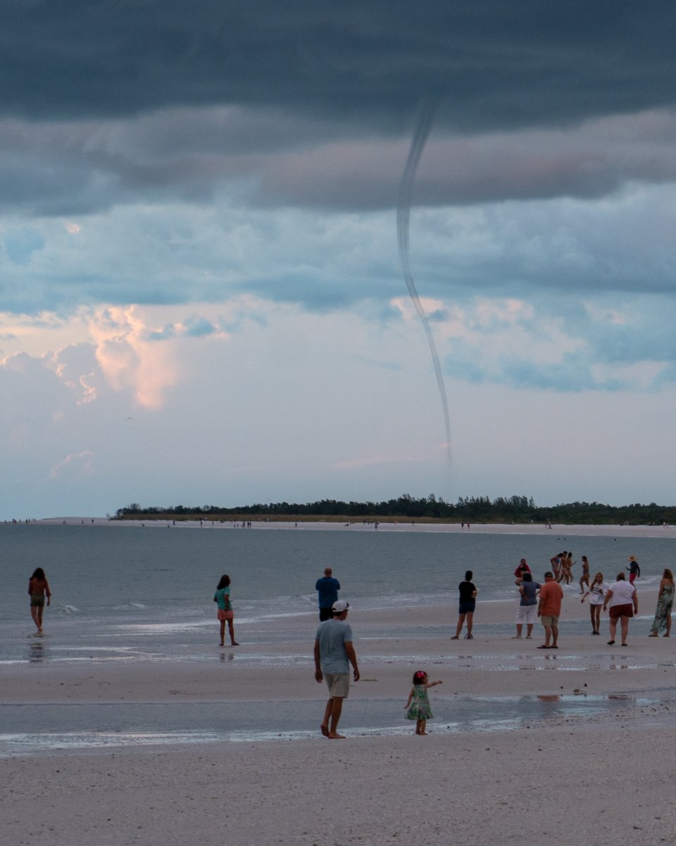 Joey Waves on Twitter "Rainbows and waterspouts from Marco Island this