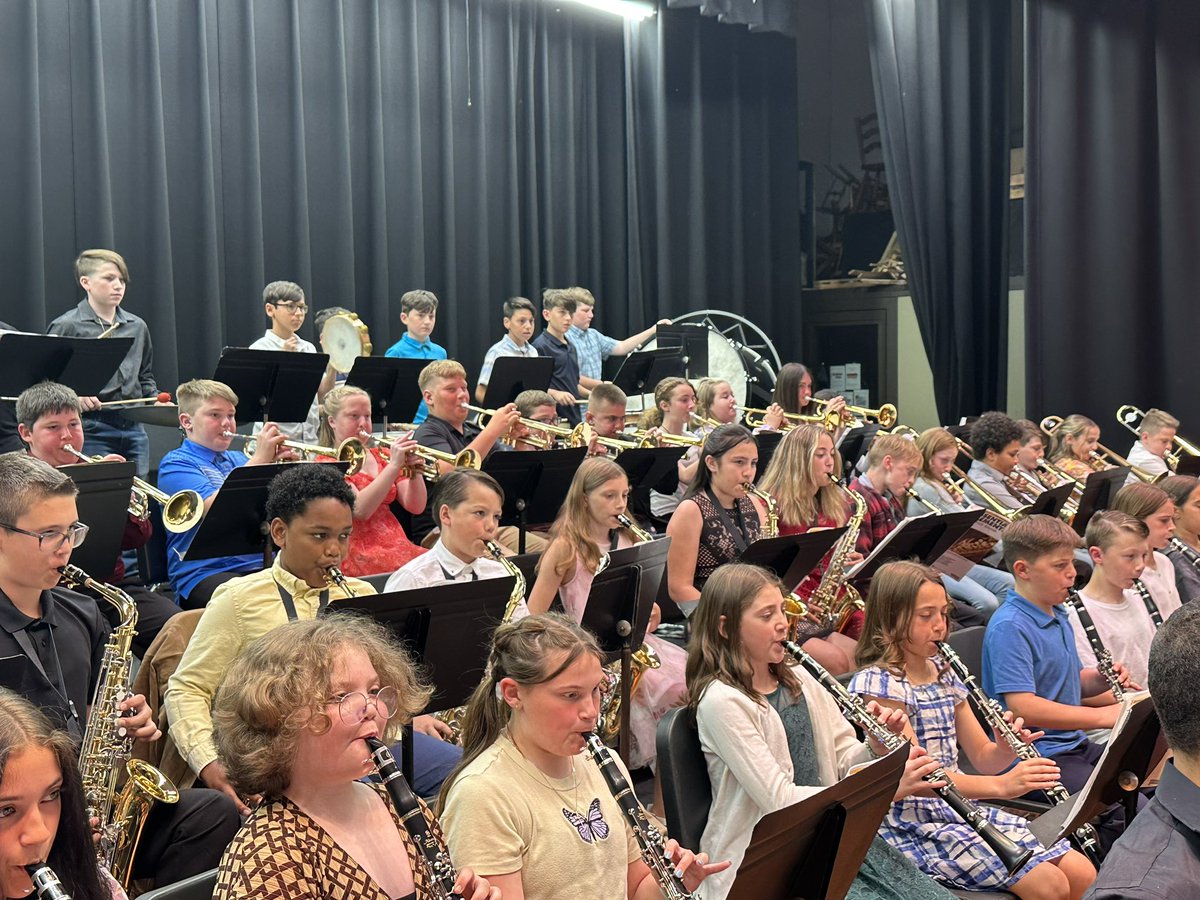 AfmJfk's tweet photo. Grade 4 and 5 Band Concert! #elementaryband https://t.co/3UssYLrCck
