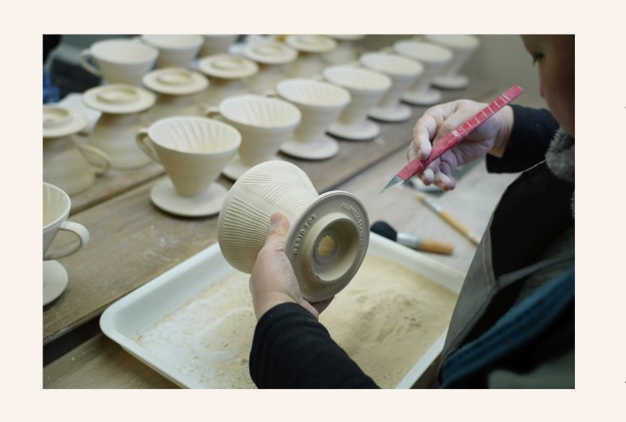 いつもコーヒー豆を買っている清澄白河のオールプレスエスプレッソがHARIOとコラボしてV60ドリッパーを発売したので、早速購入しました…！ヒダのデザインが可愛すぎてたまらない… https://t.co/o2AkdCGygL