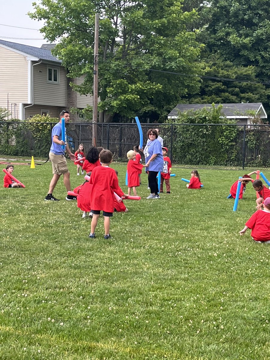 McelweeTami's tweet photo. Roosevelt Field Day 2023 was a fun filled day- a little rain didn’t stop us! 😊🌧️🌞@OBENSchools https://t.co/tS9ojVWKJx