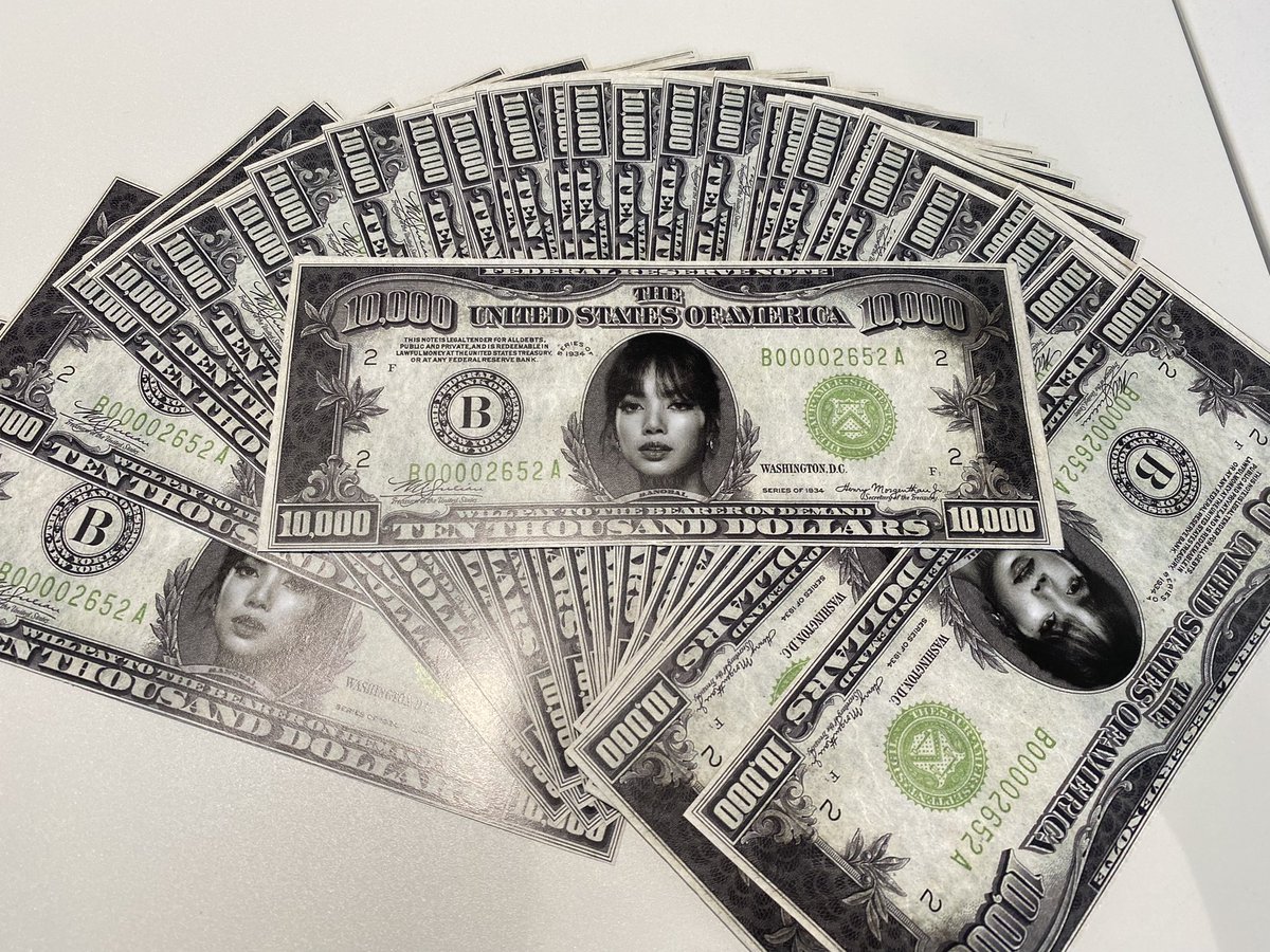 Printed out a few Lili dollars for the Melbourne concert! #BLACKPINK #BLACKPINKinMelbourne #Lisa