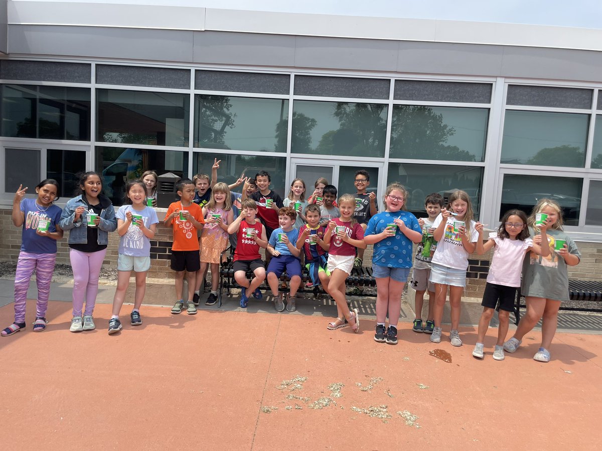 Thanks PTA for the Kona Ice today!! #livoniapride