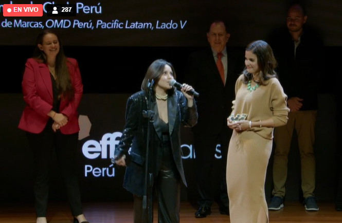 RicLaTorreZ's tweet photo. ¿Se acuerdan de la campaña #NormalicemosLoNormal de Kotex que contó con Amy Gutierrez y en donde "se le pasó" la regla en pleno programa de Tula? Bueno, va ganando dos Effies. Bravo 👏 https://t.co/iZgxHCzmwF