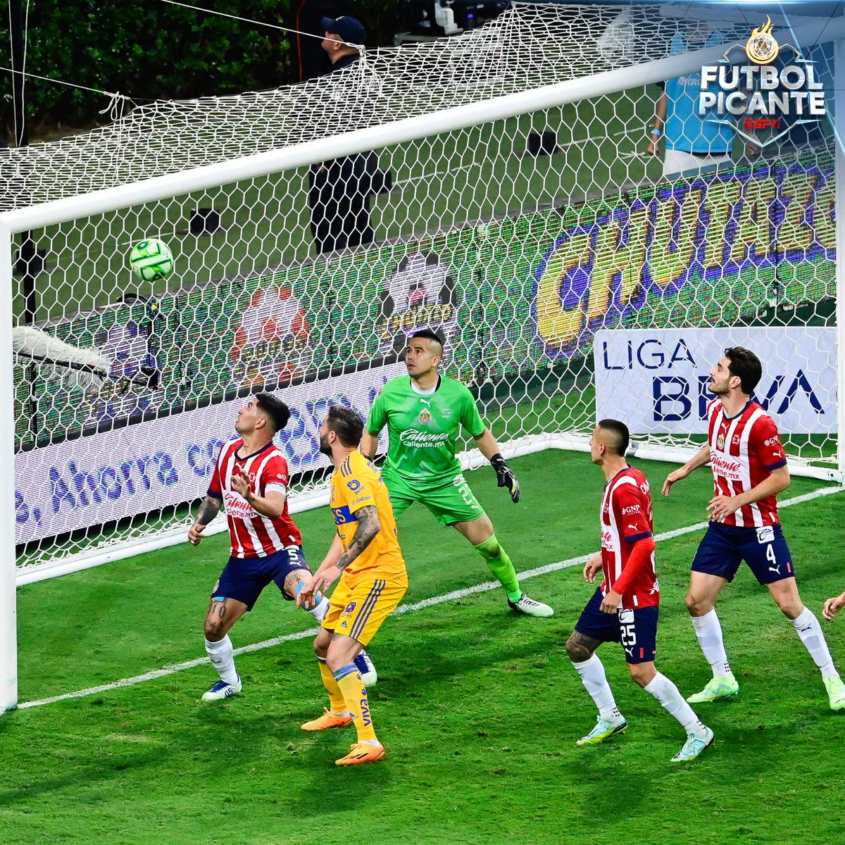 Imagen que le sigue doliendo a la afición de Chivas 😢💔

espn.com.mx