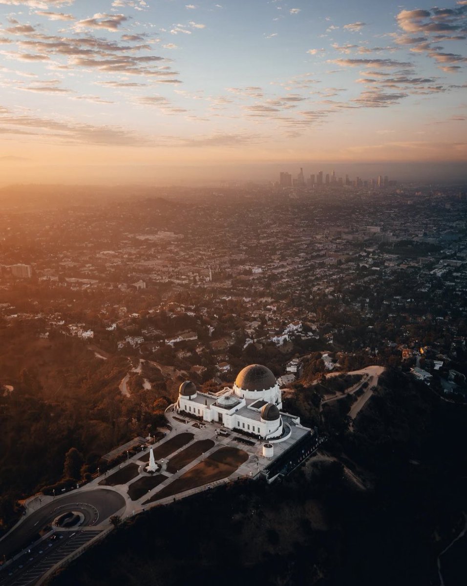 Top of the world 🌎 #discoverLA 📸: @MaxLoew