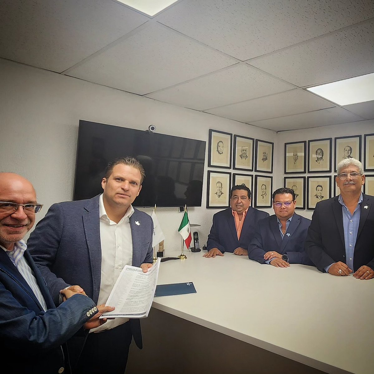 Cerramos oficialmente la gestión del IX Consejo Directivo de la <a href="/FEMCIC1/">FEMCIC, A.C. Oficial</a>, donde hicimos entrega de la Administración al X Consejo Directivo, encabezada por <a href="/cefierros/">Carlos E. Fierros</a>, a quien le deseo el mejor de los éxitos.

Siempre #FEMCICSOMOSTODOS