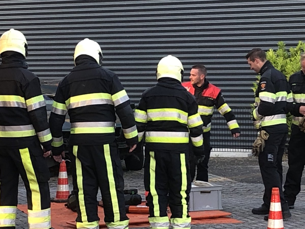 Vanavond was onze gemeenteraad te gast bij de brandweer korpsen De Westereen en Damwald in de post De Westereen. Leerzame avond en zelf de handen uit de mouwen steken zoals we dat gewend zijn in de Fryske Walden !