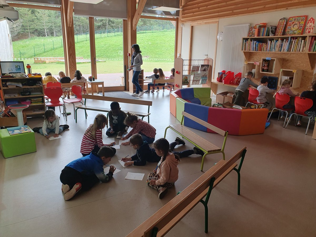 fcaillis's tweet photo. Formation des enseignantes et Atsem lors de la classe trans-formée 66 Matemale/Peyrestortes: appréhender les differentes postures enseignantes permettant d'observer et d'accompagner les enfants vers de nouveaux apprentissages https://t.co/qRDgTg3SFw