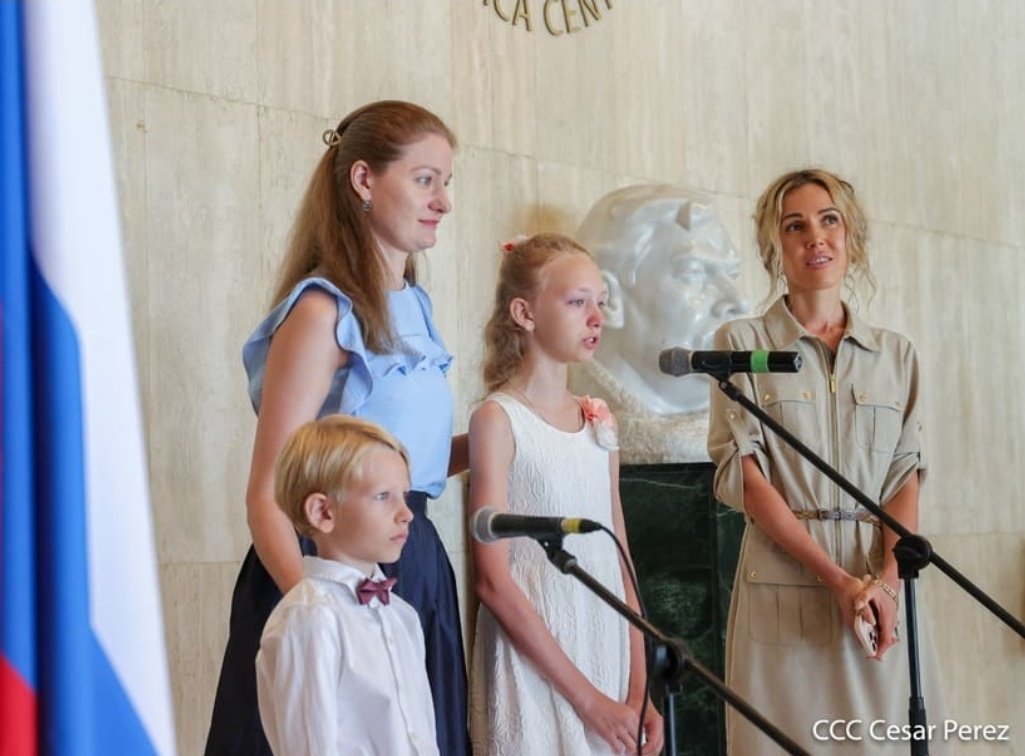 Embajada de la Federación de #Rusia en #Nicaragua festejó el Día Mundial de la Lengua Rusa, en un acto que se realizó en el Lobby del Teatro Nacional Rubén Darío.

Niños y niñas de la Embajada hicieron un recital de poesía y presentación de la obra de Aleksandr Pushkin.

#PLOMO19