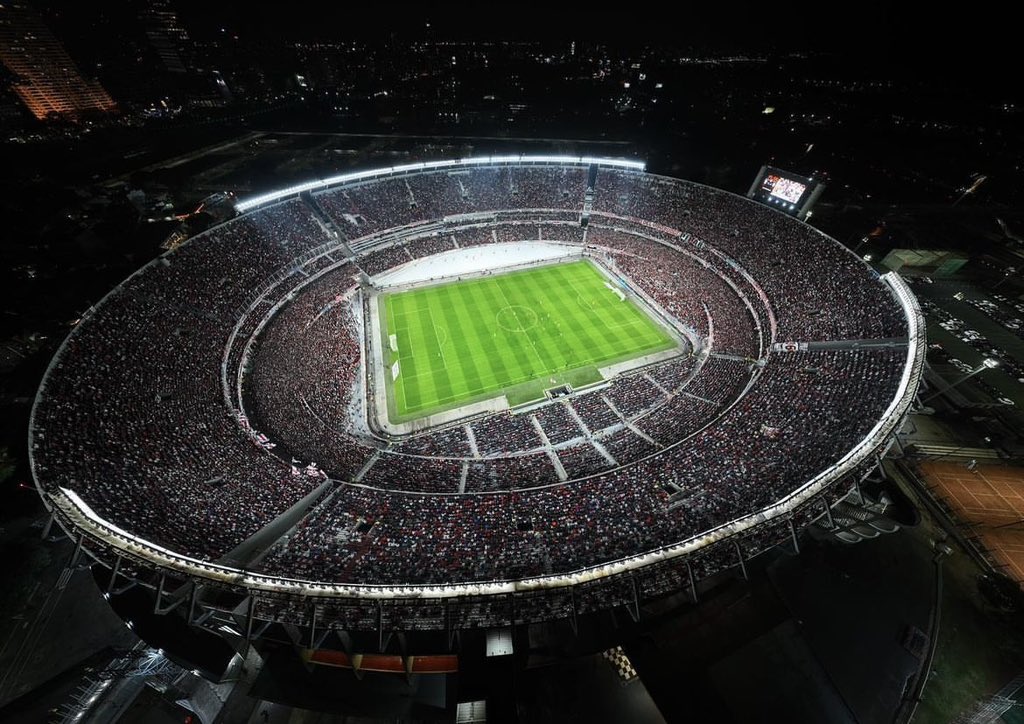 🔴Miércoles de copa en el Monumental⚪️

Y acá estoy para sortear 1 par de entradas. Solo tenes que darle like a este tweet y listo.

Si no tenes suerte, podes alentar al Millonario desde tu casa gracias a <a href="/tada_ar/">TaDa Argentina</a> 

Pedí tu vaso y unas Quilmes acá: bit.ly/43ntpbS 🍻