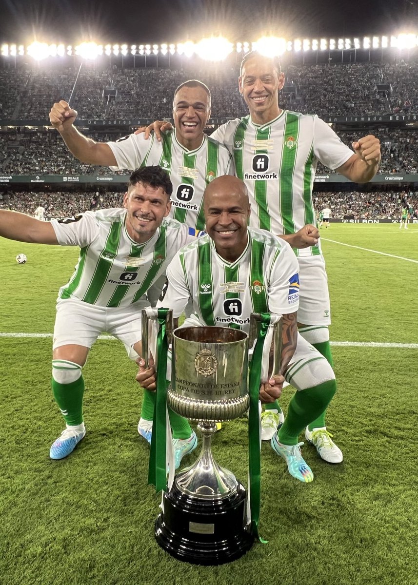 No estoy llorando. TÚ estás llorando