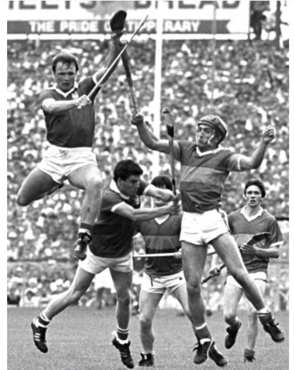CiaranORiain's tweet photo. @Denis_Hurley RIP Teddy. Some of the best GAA photos ever capture his incredible high fielding https://t.co/eZ8NvrKDzn