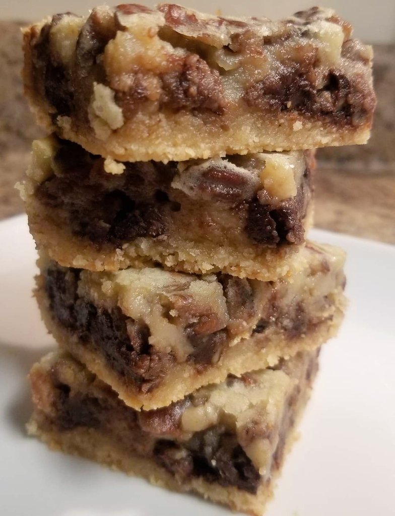 Try our gooey pecan pie bars with chocolate. Sooo good warmed up and just 4.7g of net carbs per bar!

ketomepink.com/product/keto-p…

#keto #lowcarb #sugarfree #glutenfree #pecanpie #dessert #treat #foodgift #online #delivery