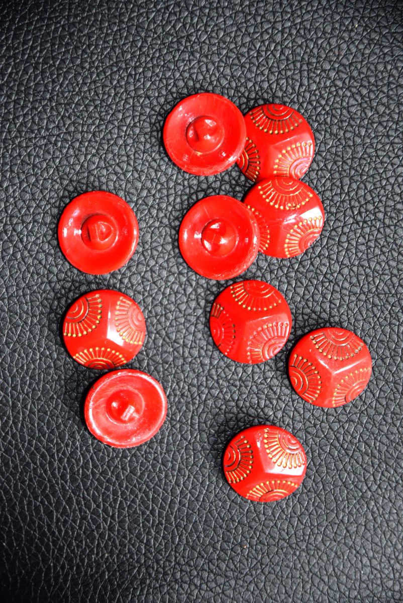 MnVintage's tweet image. Red Ornate 19 mm Buttons (10)  $5
etsy.me/3J10PVL #vintagebuttons #scrapbookingbuttons #sewingbuttons #buttonsoncard #lotofbuttons #redsewingbuttons #buttonlots #fancybuttons #RedButtons #45MMButtons #suiTbuttons #dressitupbuttons #largecoatbuttons #etsyshop