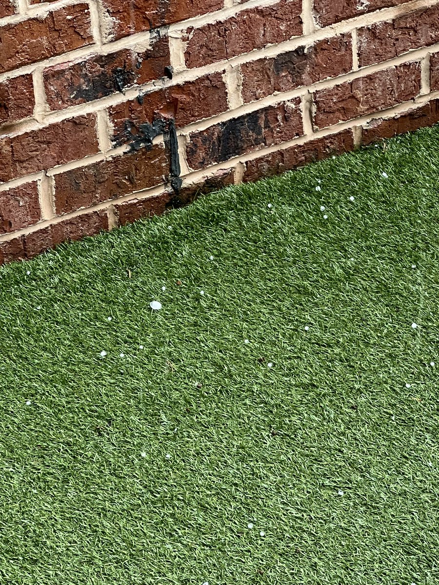 SimmsRodger's tweet image. A little pop up storm at my house next to @TruistPark with pea sized hail! Be careful @Braves fans! @JenValdezTV @ChrisHolcomb @TWCAlexWilson @TWCChrisBruin @TWCChrisWarren