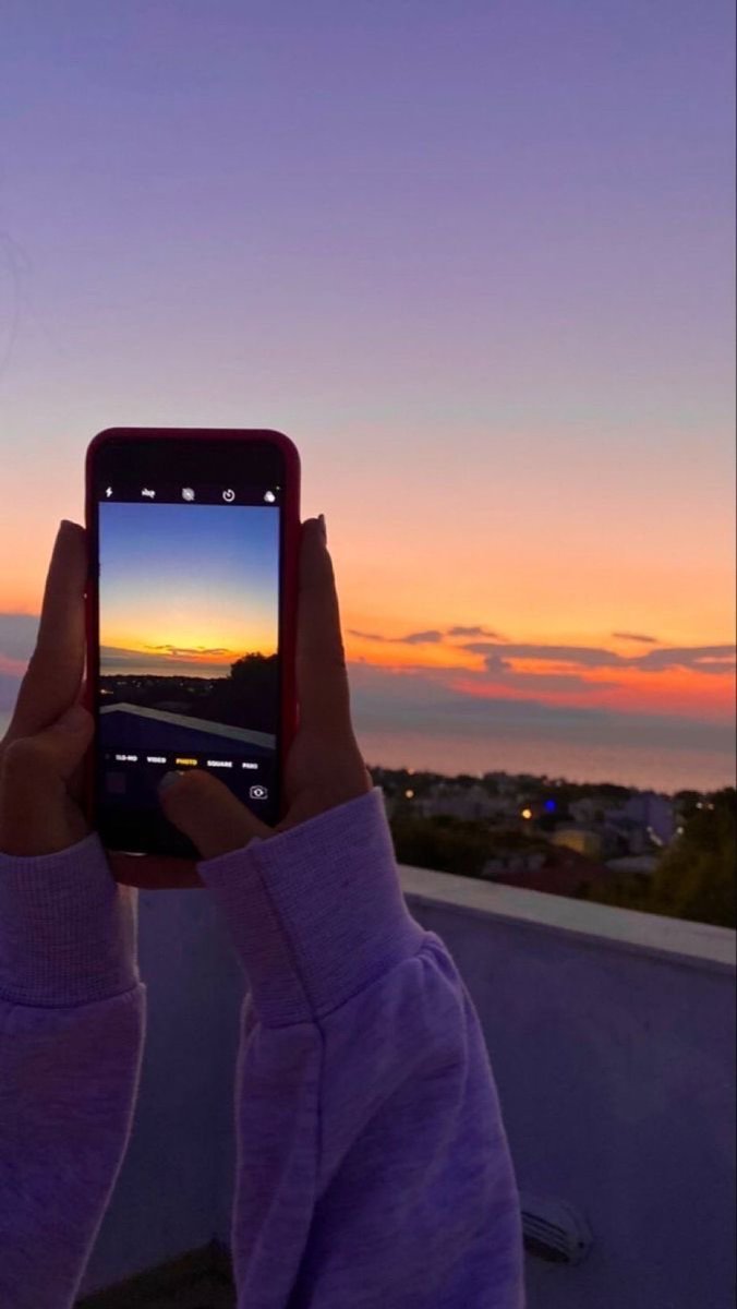 AidelZack's tweet photo. moi TOUJOURS quand je vois un coucher de soleil https://t.co/KKnhceVM5q