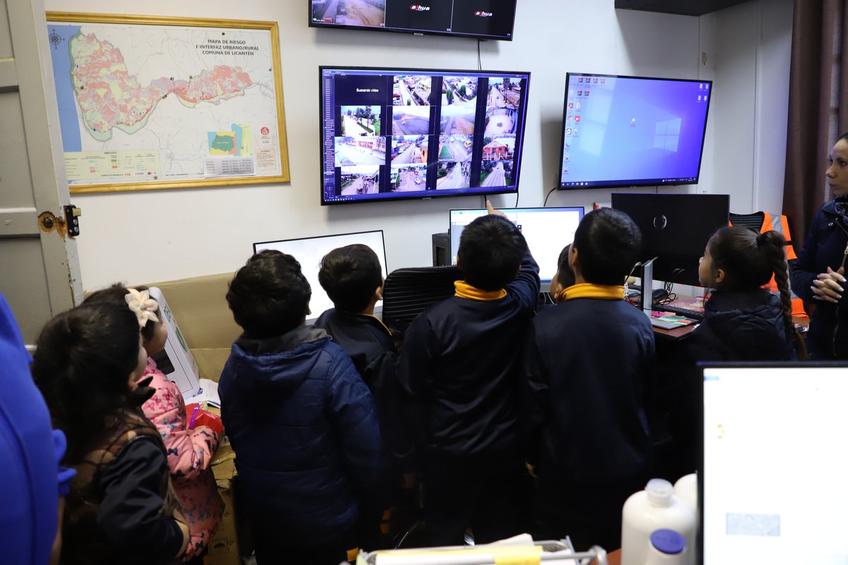 NIÑAS Y NIÑOS DE 1° BÁSICO DE LA ESCUELA "LOS COPIHUES" REALIZARON VISITA PEDAGÓGICA A NUESTRO MUNICIPIO PARA CONOCER SUS DEPENDENCIAS 👧🏢🧒

#LicanténMejorParaTi