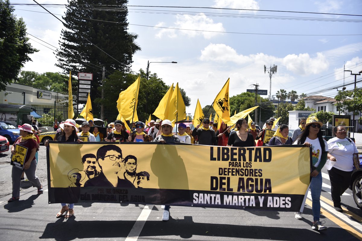 XXIII Caminata Ecológica pide libertad para los líderes comunitarios de Santa Marta y ADES encarcelados injustamente desde hace casi cinco meses.
<a href="/PDDHElSalvador/">PDDH El Salvador</a> <a href="/ONU_es/">Naciones Unidas</a> <a href="/MaryLawlorhrds/">Mary Lawlor UN Special Rapporteur HRDs</a> <a href="/CIDH/">CIDH - IACHR</a> <a href="/CorteSupremaSV/">Corte Suprema de Justicia de El Salvador</a> <a href="/amnistia/">amnistia . org</a> <a href="/hrw/">Human Rights Watch</a>