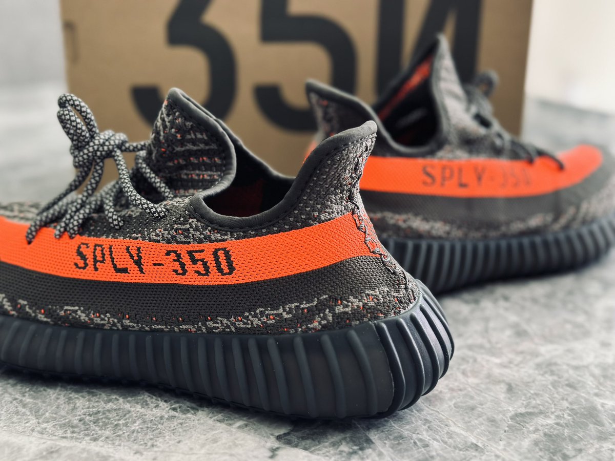 SNKR_TWITR tweet media