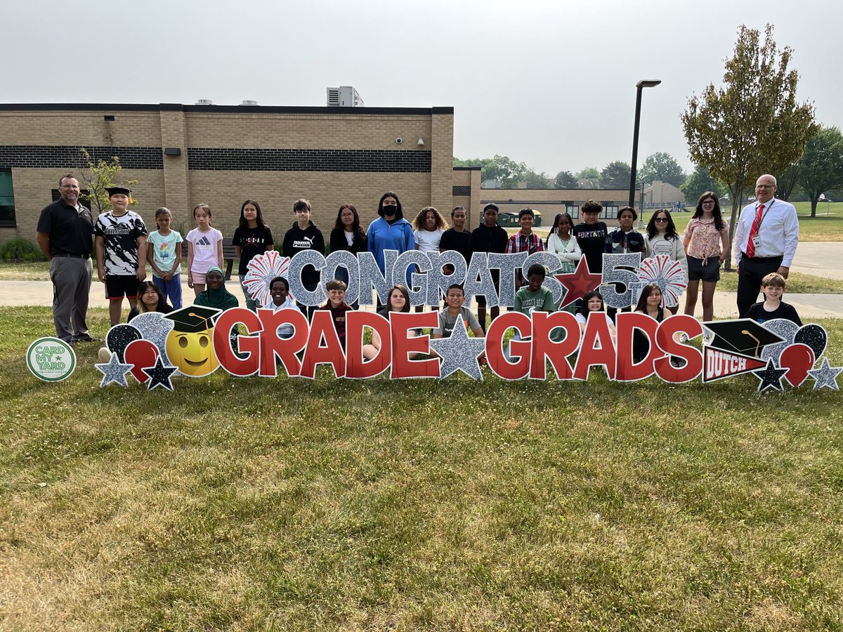 BigCowboy22's tweet photo. Congratulations Holland Heights 5th graders!!! #newshgts #proudprincipal #ontomiddleschool https://t.co/py3qx1siWw