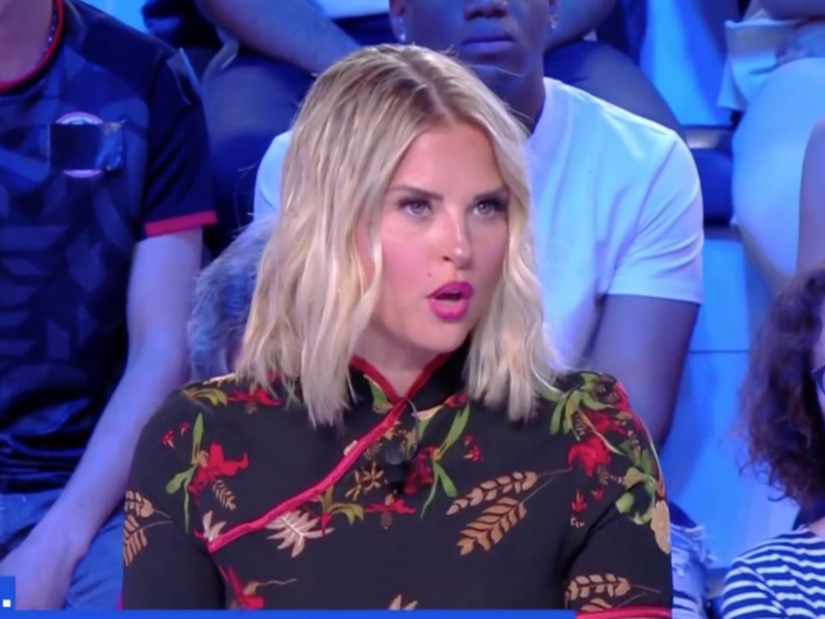 Tele7jours's tweet photo. "Une énorme proportion de gros cons" : Kelly Vedovelli s'en prend aux utilisateurs de Twitter dans TPMP ! (VIDEO) https://t.co/Lst6V5nVDh https://t.co/l9B8AxPREN