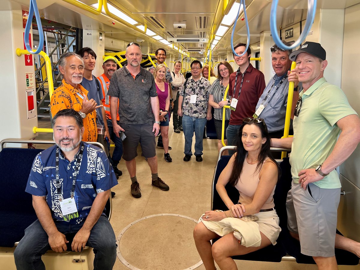 hnldts's tweet image. We took some of our friends from the Western Association of State Highway and Transportation Officials (#WASHTO) to our Rail Operations Center (ROC) to check out what goes on behind the scences of our system!