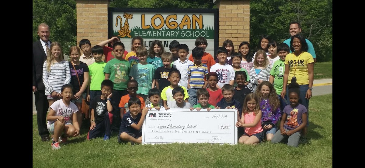 MsJacksonT3rd's tweet photo. #GraduationNo2
When your VERY FIRST class of Logan Third graders are now graduating high school.🥰🩵💙 (The 2nd half)
#OhMyTeacherHeart 🍎
#MyThirdGradeBabiesAllGrownUp
#SkylineHighSchool 
@A2schools
@A2SchoolsSuper 
@SkylineHighA2 
@A2_Logan https://t.co/W59Nhg02dj