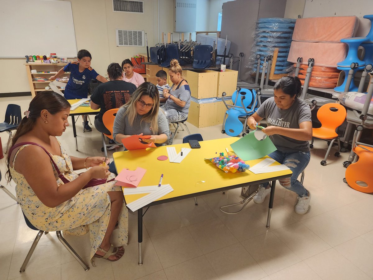 Melymel0421's tweet photo. Keeble and Hinojosa families were also ready to kick off summer camp! Today they got to learn about number bonds and were able to create and take home an activity to work with their children.
@Hinojosa_AISD @Keeble_AISD @Aldine_FACE @ll_abrams @estebantam @teachwynn https://t.co/TI0wT9gFM1