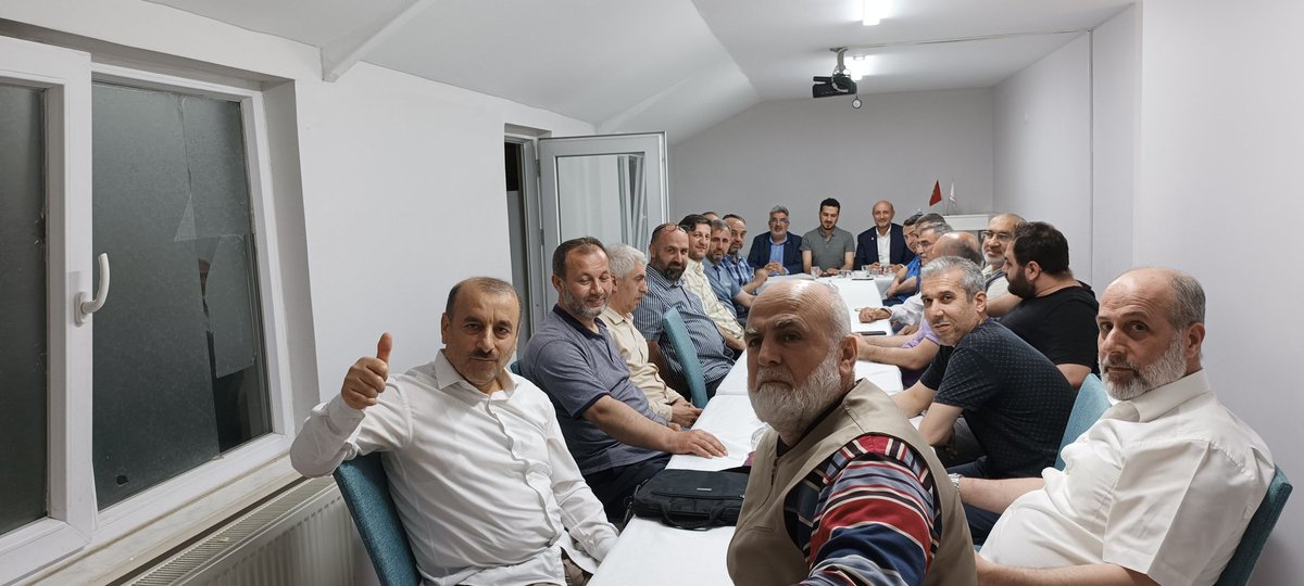 saadet_nilufer's tweet photo. Haftalık toplantımızı Yıllarca Bursa il başkanı olarak Görevini Layıkıyla yapan ve son seçimlerde Milletvekili seçilen Çok değerli Sayın Mehmet Atmaca ve İl başkan yardımcısı Sayın İbrahim Özacar'ın Katılımlarıyla gerçekleştirdik. https://t.co/OP4HXb48Tt