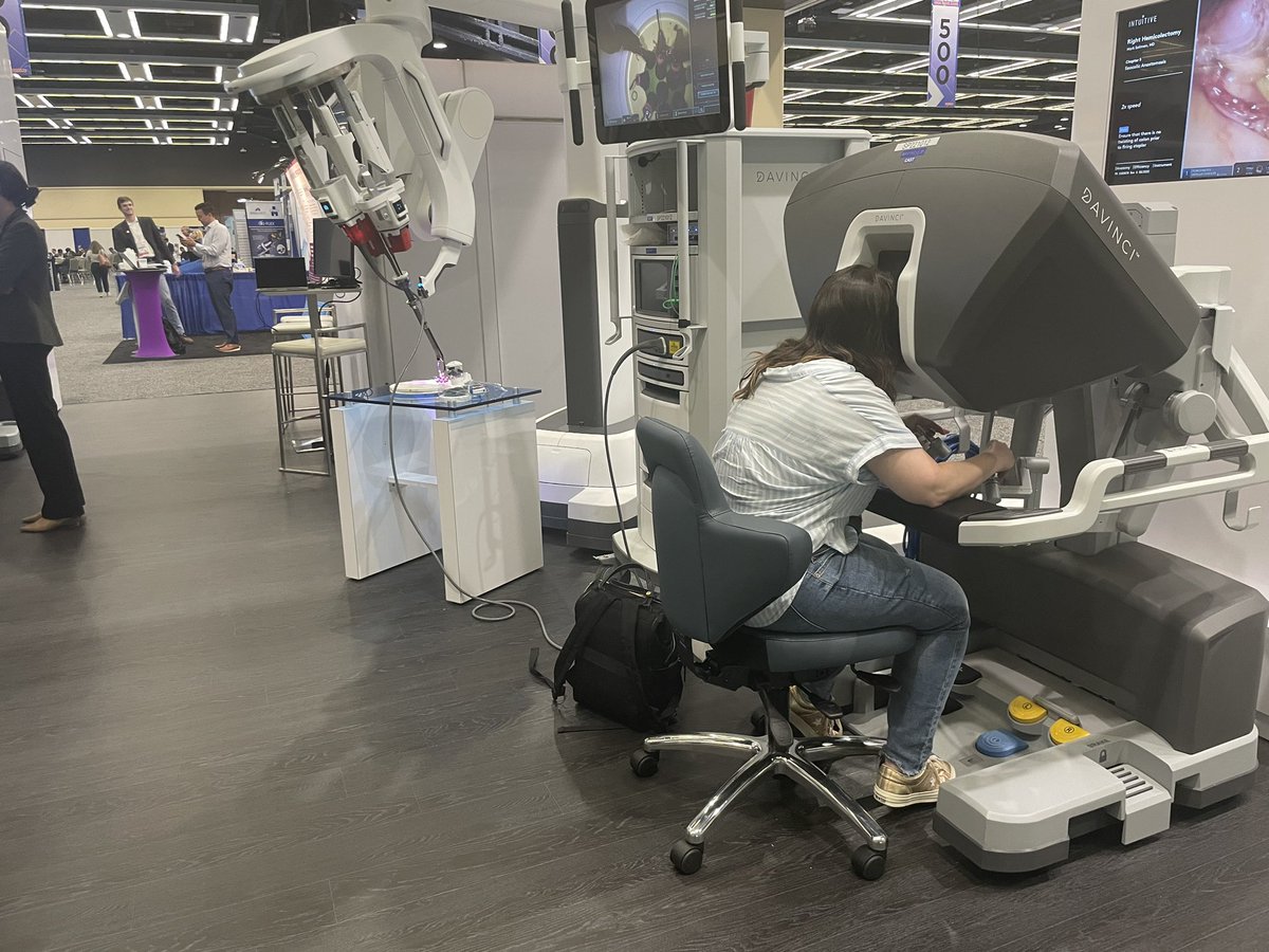 ColorectalNP's tweet photo. #ASCRS23 having fun on the single port robot! Thank you @IntuitiveSurg for letting me play! #fxcrs https://t.co/f16mIp3LqI